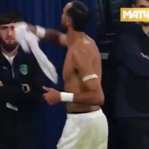 Nader Ghandri recuperează tricoul oferit unui fan după anularea cartonașului roșu în Cupa Rusiei