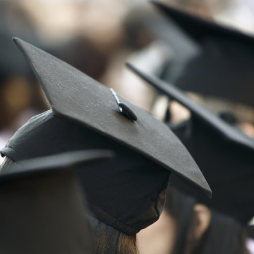 Studenții șefi de promoție de la USV Iași primesc burse de merit de 1.000 de euro anual