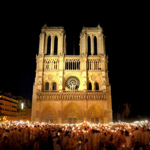 Turlele gotice ale catedralei Notre Dame din Paris au fost redeschise după restaurare