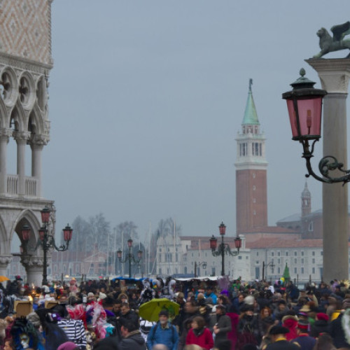 Taxa pentru turiști va fi reintrodusă în Veneția în 2026 pentru a combate aglomerația