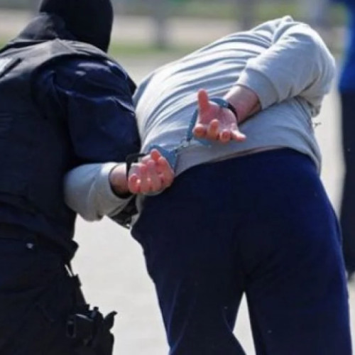Șapte persoane urmărite internațional aduse în țară de Poliția Română