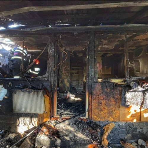 Incendiu la o casă din Târgoviște afectează o suprafață de 100 mp
