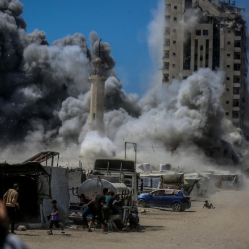 Israelul demolează zeci de clădiri în Gaza înaintea ofensivei terestre