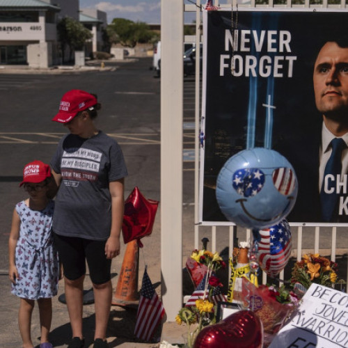 Mii de persoane participă la înmormântarea lui Charlie Kirk în Glendale, Arizona