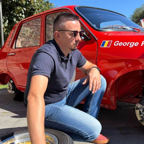 Mașini istorice și tunate, expuse la Cars X Coffee în Cetatea Alba Iulia