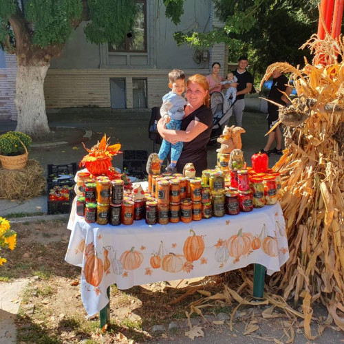 Parcul Central din Găești găzduiește târgul toamnei cu produse și meșteșuguri locale