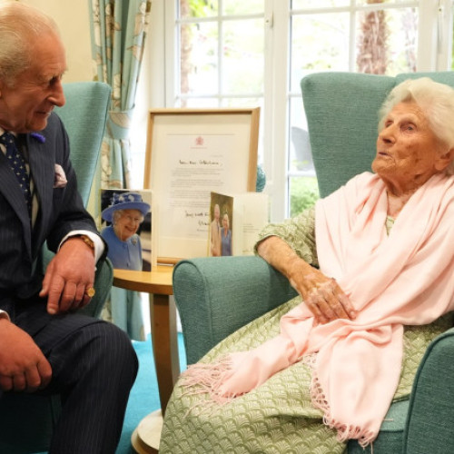 Regele Charles a vizitat-o pe Ethel Caterham, cea mai vârstnică persoană din lume