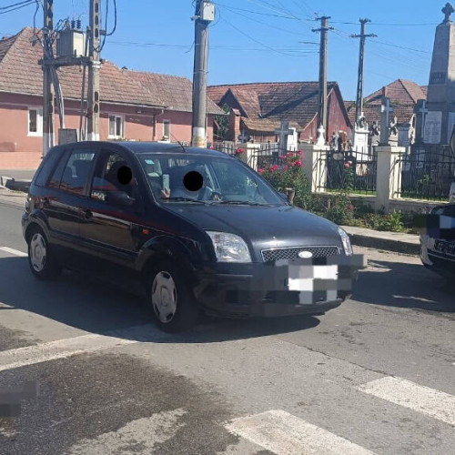 Accident rutier cu două mașini la Sâncel, o persoană rănită