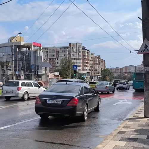 Trafic infernal pe strada Brăilei din Galați la ora prânzului