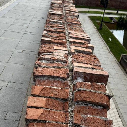 Lucrări de restaurare în Cetatea Alba Carolina pentru conservarea zidurilor istorice