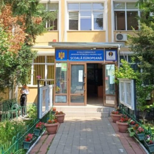 Elevă din Iași internată după ce a fumat un vape și a băut energizant la școală