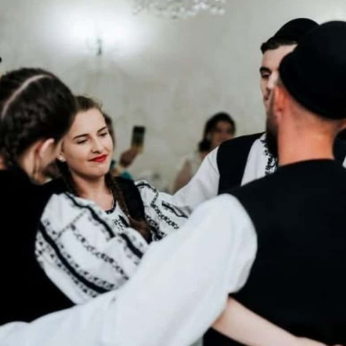 Ansamblul folcloric ”Doru’ Munților” din Săsciori recrutează noi membri pentru dansuri populare