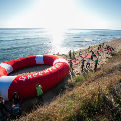 Greenpeace cere închiderea forajelor offshore pentru protejarea Mării Negre