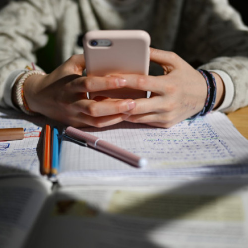 Un băiat de 11 ani din Changsha ajunge la spital după 14 ore de muncă intensă la teme