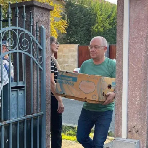 Emil Boc a donat alimente în cadrul Zilelor Recoltei din Cluj-Napoca