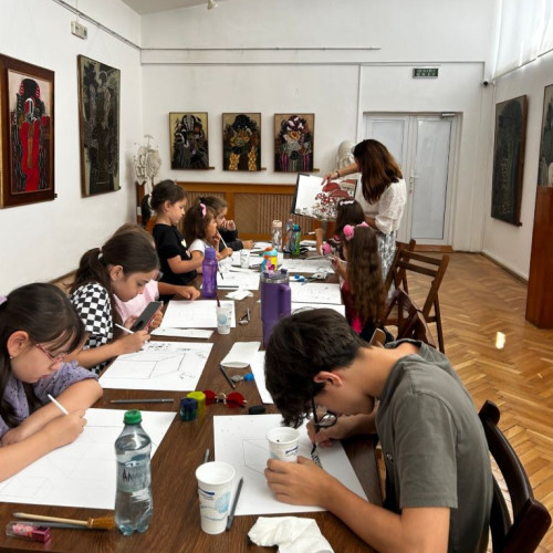 Atelier creativ pentru copii dedicat explorării cubului prin desen la Constanța