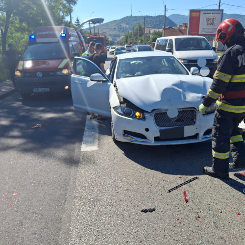 Accident în Piatra-Neamț: două femei rănite după ce un pieton a fost lovit pe trecere