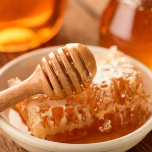 Mierea de albine, un aliment natural cu multiple beneficii pentru sănătate