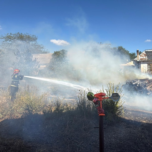 Incendii în Văcăreni și Cataloi gestionate prompt de pompieri și SMURD