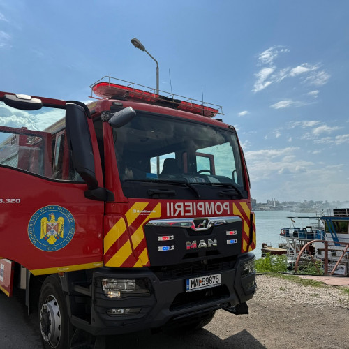 Incendiu cu trei case cuprinse în satul Cuiugiuc, intervenție în curs