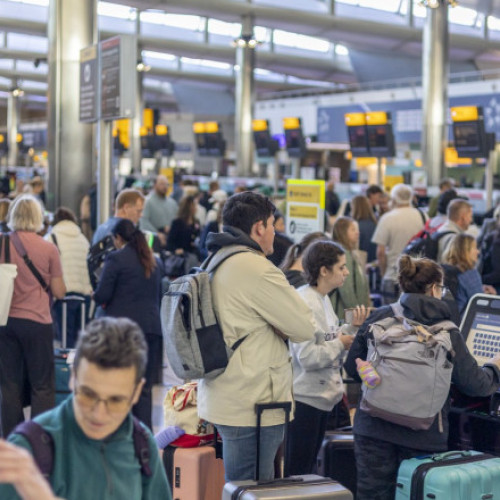 Atac ransomware paralizează aeroporturi europene, ancheta este în curs