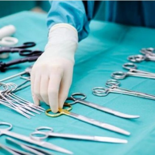 Pacientă din Beiuș îl acuză pe un chirurg de malpraxis după operaţie estetică