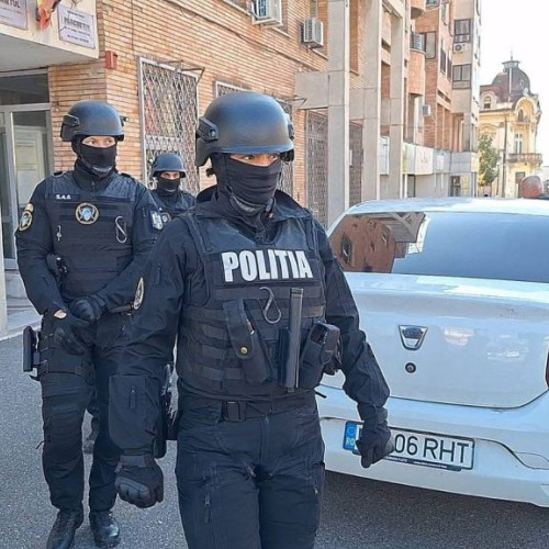 Adolescent reținut în Mehedinți pentru pornografie infantilă și trafic de minori