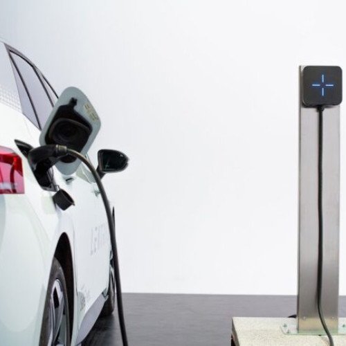 Piața auto electrică din România crește puternic în august 2025