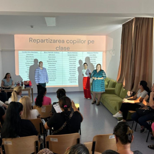 Oradea: sesiune a programului „Școala Părinților” pentru sprijinirea tinerilor vulnerabili