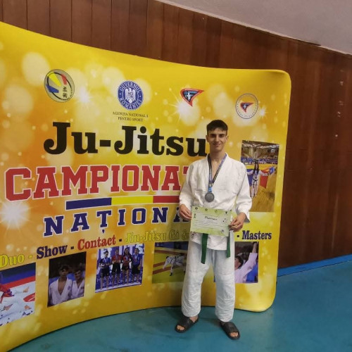 Bogdan Mihai Irimia, talent excepțional la contrabas și actorie, elev la Colegiul „Regina Maria” Constanța