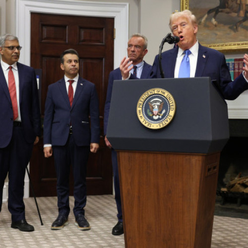 Donald Trump avertizează femeile însărcinate împotriva paracetamolului, legându-l de autism