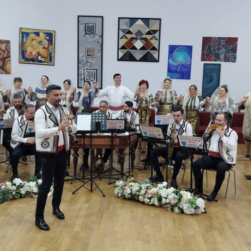 Spectacolul "Dragobete cu iubire" organizat de Centrul Județean de Cultură Dâmbovița la Liceul de Arte "Bălașa Doamna" a adunat sute de oameni într-o celebrare a dragostei și tradițiilor românești