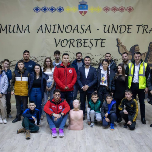 Tinerii din Aninoasa inițiază cursuri de prim ajutor pentru situații critice, alături de Crucea Roșie Dâmbovița