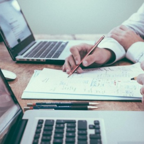 Angajați din primării trimiși la cursuri în stațiuni de lux pe bani publici