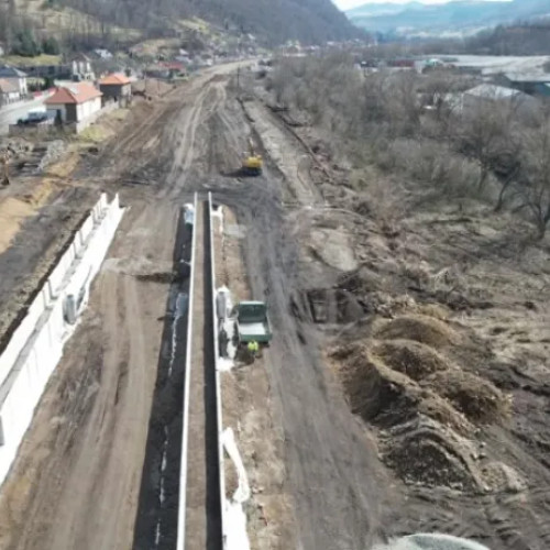 Tronsonul Poieni-Vadu Crișului de pe calea ferată Cluj-Oradea, în întârziere majoră