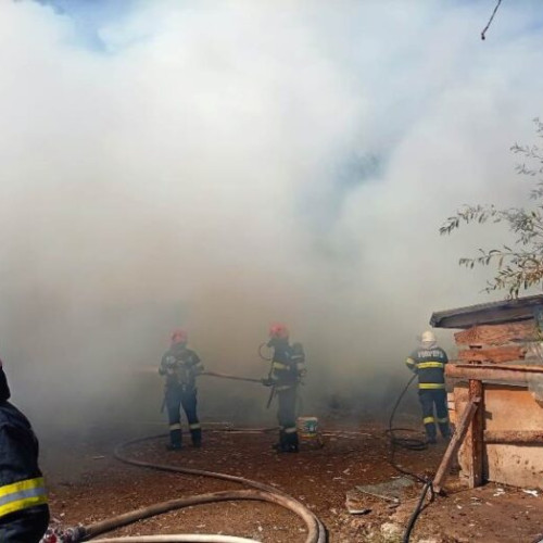 Incendiu puternic la un depozit de fân în comuna Biliești