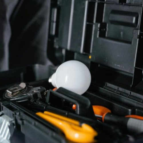 Sfaturi utile pentru optimizarea trusei unui electrician profesionist