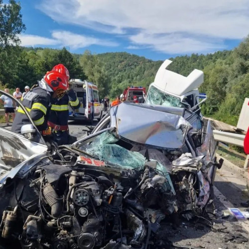 Cinci persoane rănite ușor în urma unui accident pe DN 66 lângă Hațeg