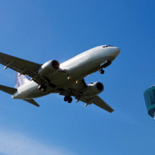 Băiat afgan de 13 ani a călătorit ascuns în trenul de aterizare al unui avion Kabul-New Delhi