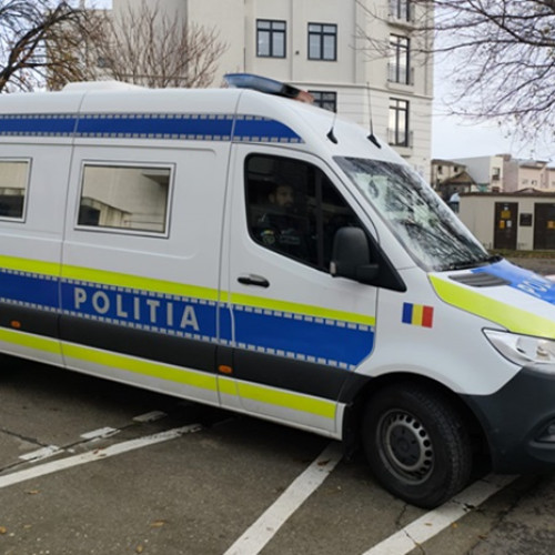 Doi români arestați în Grecia pentru spionaj în zona navală Salamina