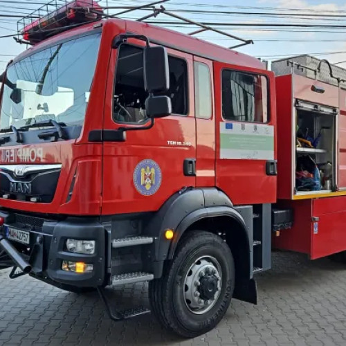 Incendiu la o hală din Piața 1 Mai din Cluj-Napoca, intervenție promptă a pompierilor