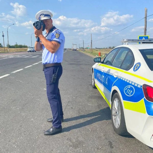 Polițiștii din Buzău au dat amenzi și au reținut permise pentru viteză în exces