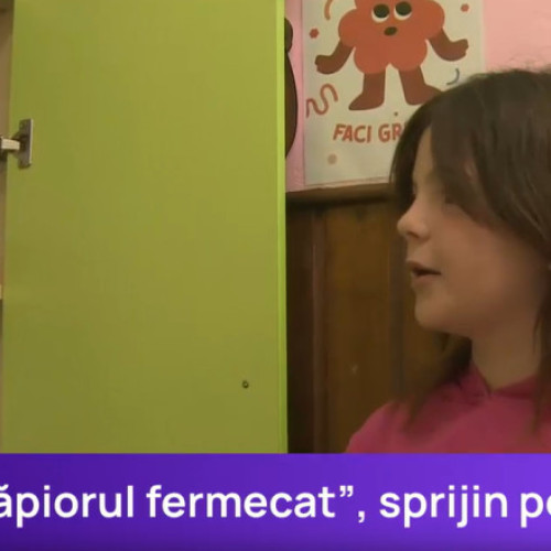 Proiectul „Dulăpiorul fermecat” oferă rechizite elevilor din Arad pentru al patrulea an