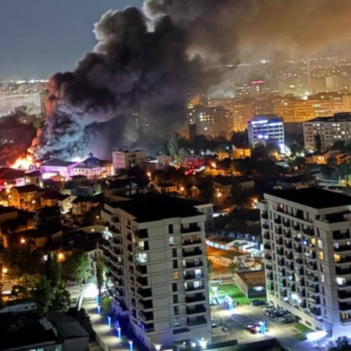 Incendiu puternic la un depozit din sectorul 2 al Bucureștiului