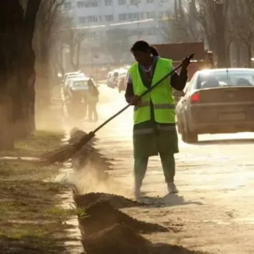 Locuitorii de pe strada Colonia Sopor din Cluj-Napoca reclamă praful insuportabil de pe drumuri