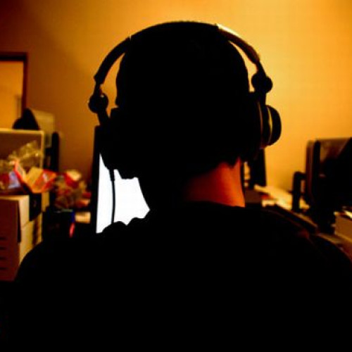 Este audiat un adolescent în urma mesajelor de amenințare trimise școlilor din România