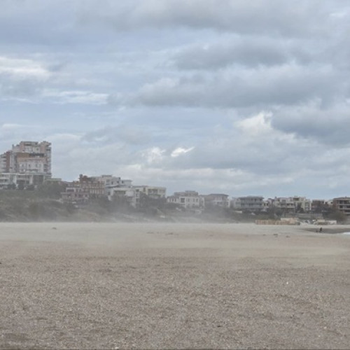 Vânt puternic în zilele următoare, autoritățile avertizează populația