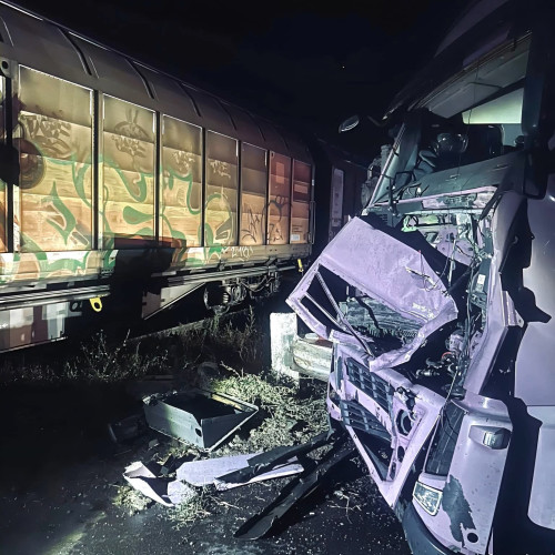 Accident între un tren de marfă și un autotren la trecerea feroviară din Bălănoaia