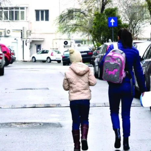 O mamă atrage atenția asupra pericolului pentru copii pe strada Donath din Cluj-Napoca