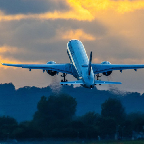 Ministrul britanic de interne avertizează asupra extremei drepte după expulzarea infractorilor către România